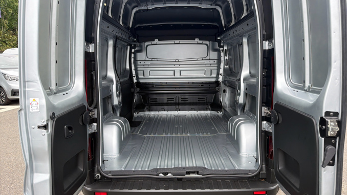 Renault Trafic Swb Diesel SH30 Blue dCi 150 High Roof Advance [Safety] Van - Image 40